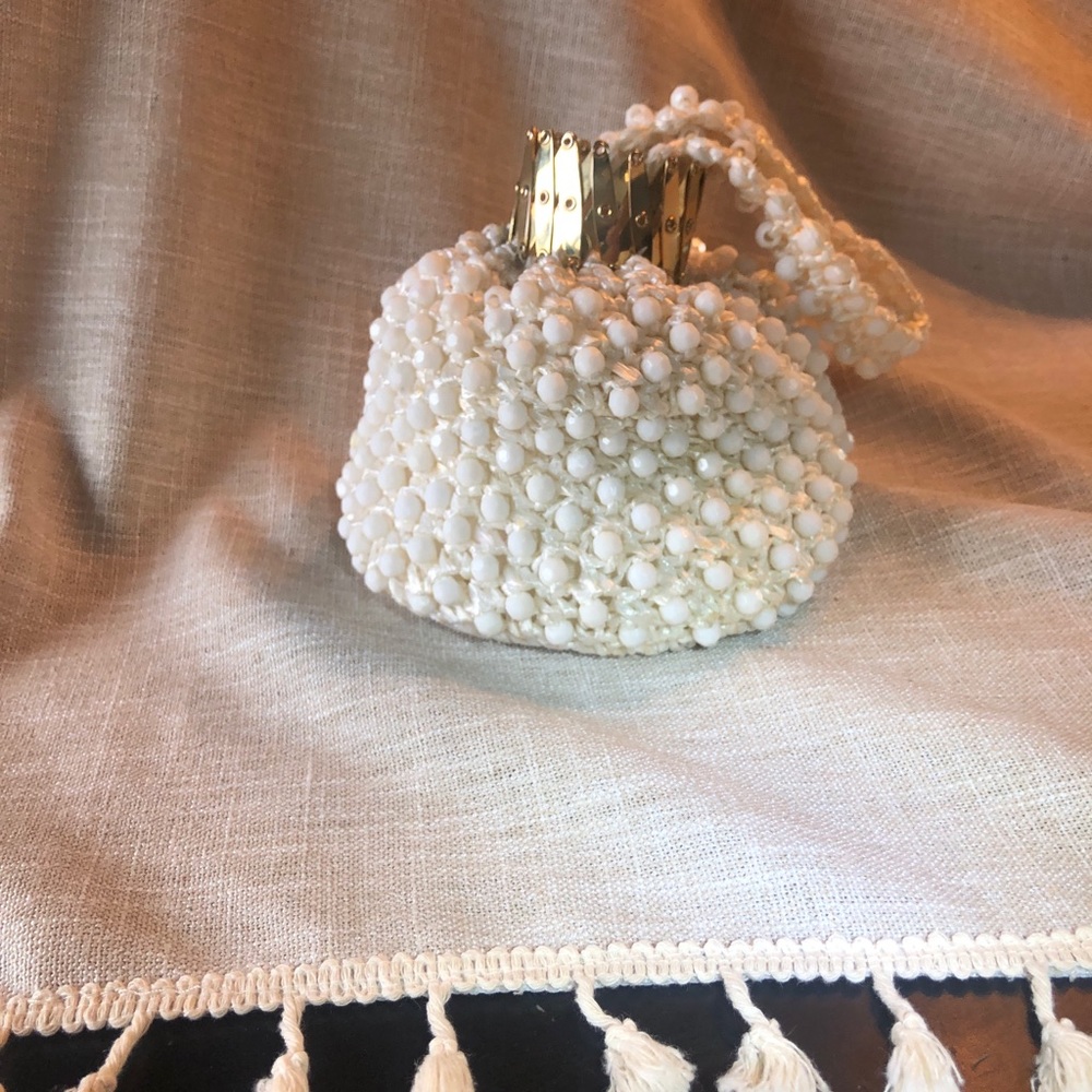 Vintage 60s Gate Top Beaded Wristlet Purse